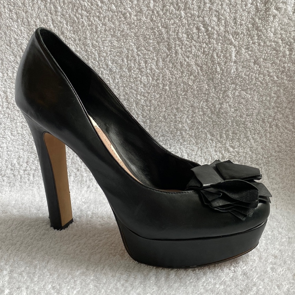 Vince Camuto “Janessa”. Black platform heel with rounded toe. Size 8.5